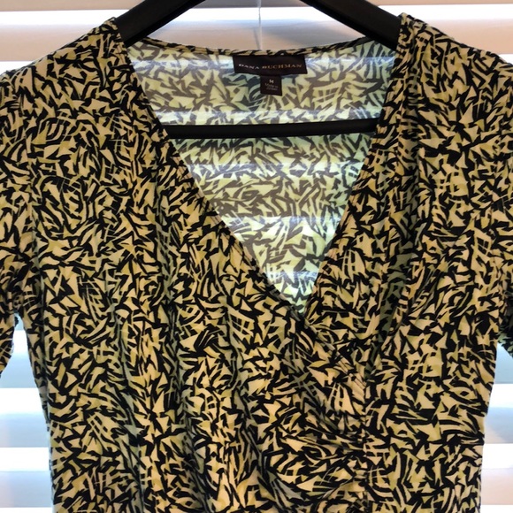Dana Buchman size M blouse. - Picture 4 of 4